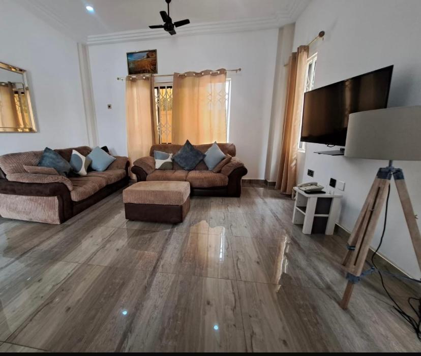 Baffour Apartments Adiebeba 외부 사진